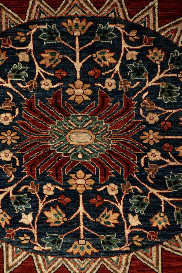 Chob Rang  298cm x 250cm / 9'9'' x 8'3'' - Image 3