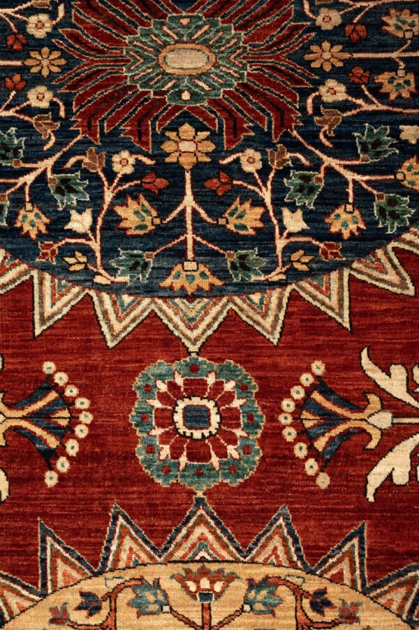 Chob Rang  298cm x 250cm / 9'9'' x 8'3'' - Image 4
