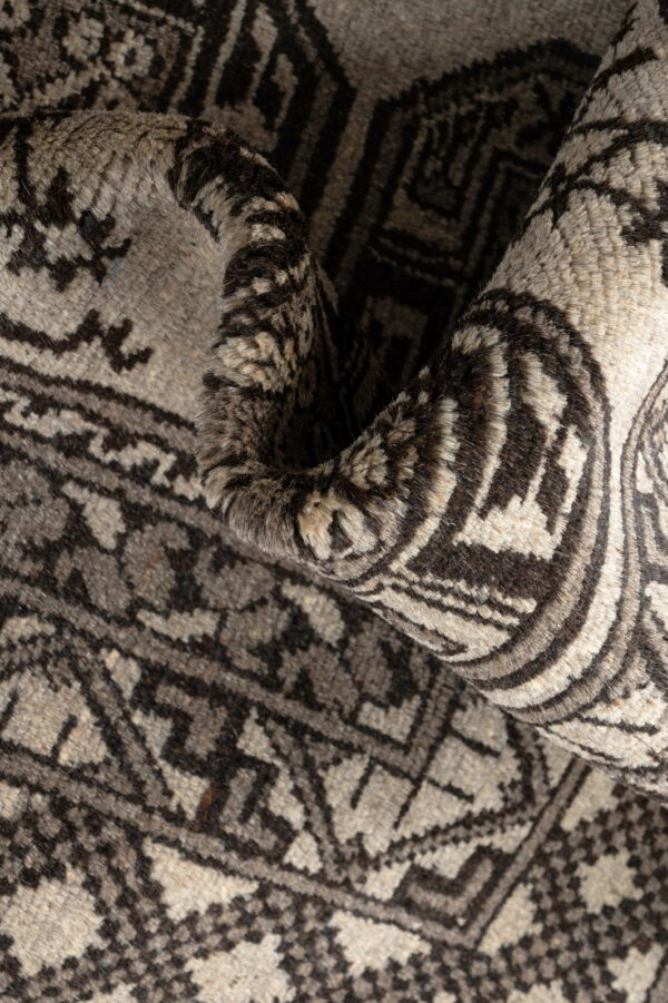 Aqchae Rug 232cm x 175cm / 7'7'' x 5'9'' - Image 2